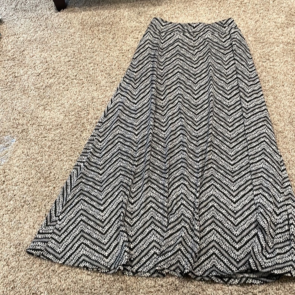 Black and grey maxi skirt